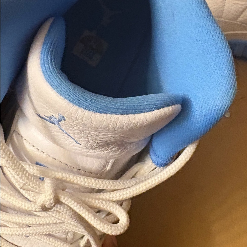 Jordan Kids Sneakers in White and Blue - Picture 4 of 4
